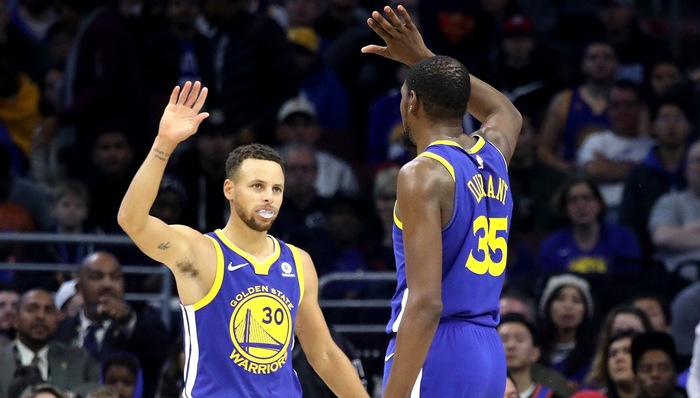 爱游戏体育赛事直播逆转之夜!勇士最后时刻连续得分取胜,运行最后.的简单介绍